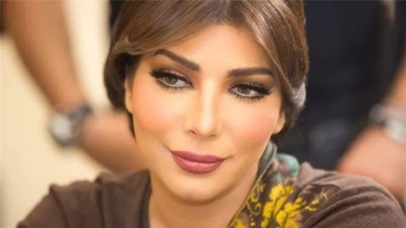 بفستان فوشيا .. اصالة تبهر الجمهور بجمالها