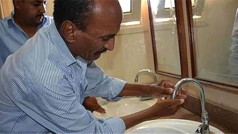 تركيب ١٠٠٠ قطعة مرشد لإستهلاك المياه بمصالح ومساجد الوادى الجديد