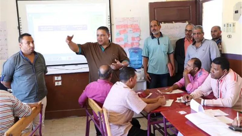 مدير تعليم الوادى الجديد يشهد تدريبات تكنولوجيا التقويم ..صور