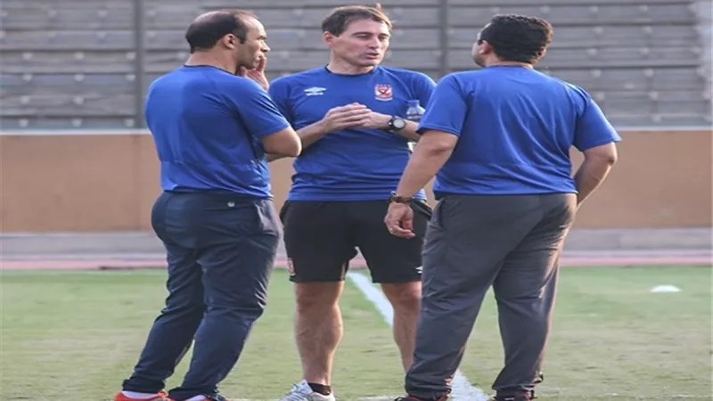 جلسة خاصة بين فايلر وعبد الحفيظ على هامش مران الأهلى