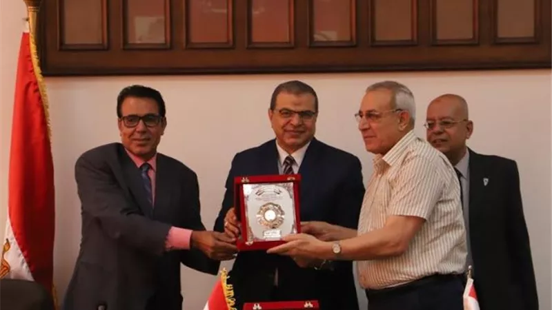 رسالة للرئيس ..عمال مصر كانوا ولا زالوا صمام الجبهة الداخلية لمصر