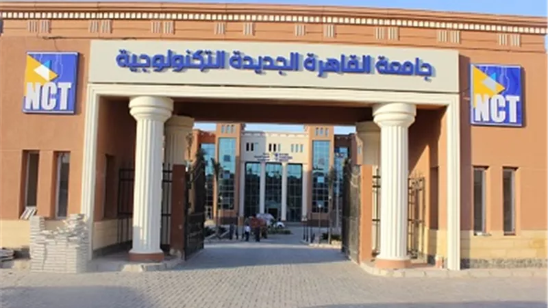 وزير التعليم العالي يتفقد الترتيبات النهائية بجامعة القاهرة الجديدة