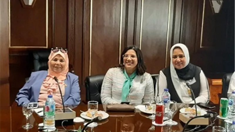 وفد البرلمان يبحث مع رئيس ميناء الإسكندرية زيادة التجارة البينية العربية