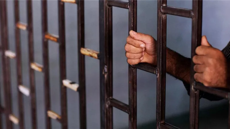 ضبط عامل يبيع تذاكر القطارات بالسوق السوداء
