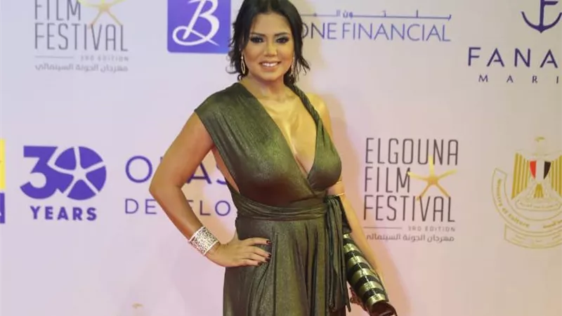 شاهد.. رانيا يوسف تجذب الأنظار بفستان جديد فى مهرجان الجونة