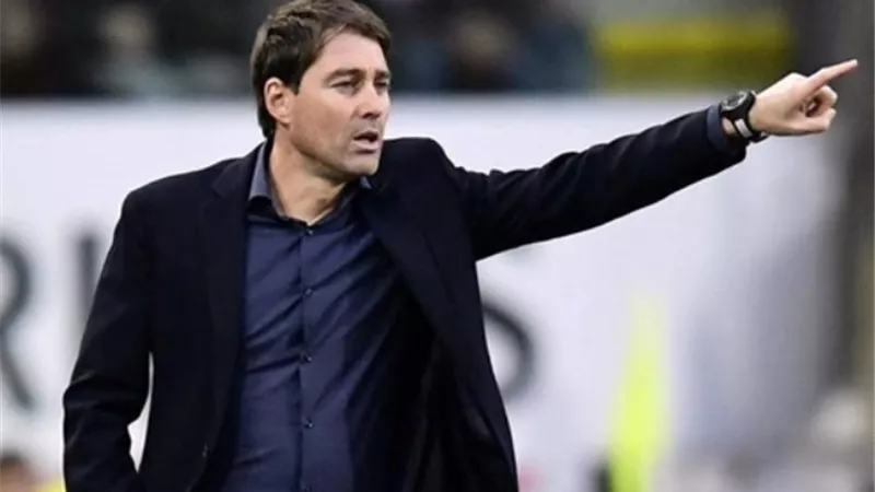 كواليس جلسة فايلر مع مدافعى الاهلى لوقف خطورة بن شرقى خلال مباراة السوبر