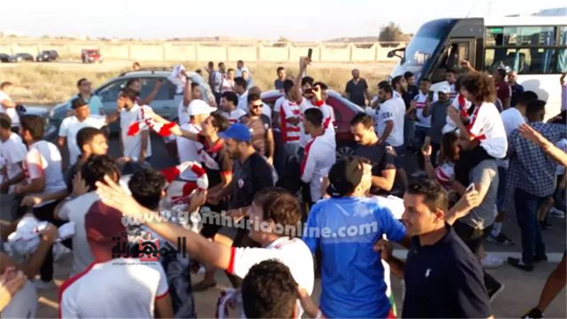 جماهير الزمالك تعطل أتوبيس الأبيض.. تعرف على السبب.. صور