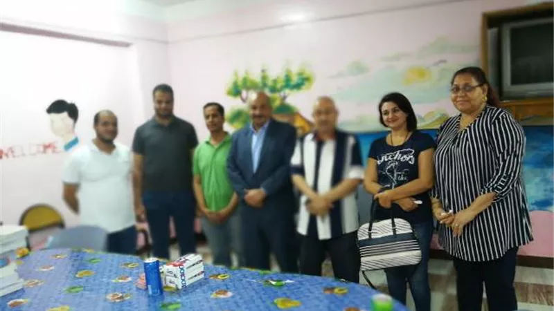 مستقبل وطن يوزع مستلزمات مدرسية على أيتام قنا..صور