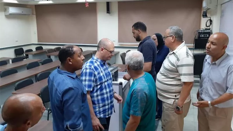 عميد تجارة عين شمس يتفقد الاستعدادات النهائية للعام الجديد
