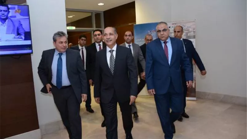 وزير الطيران يفتتح غرفه الكاميرات المركزيه بمطار القاهرة .. صور