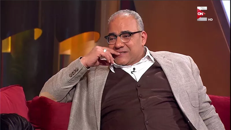 بيومى فؤاد يسخر من احمد فهمى