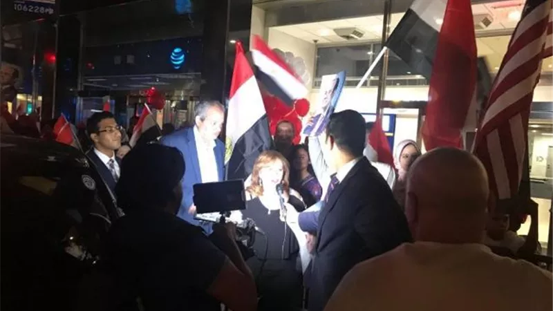 الجالية المصرية بأمريكا تستقبل الرئيس السيسي بحفاوة بالغة.. صور وفيديو