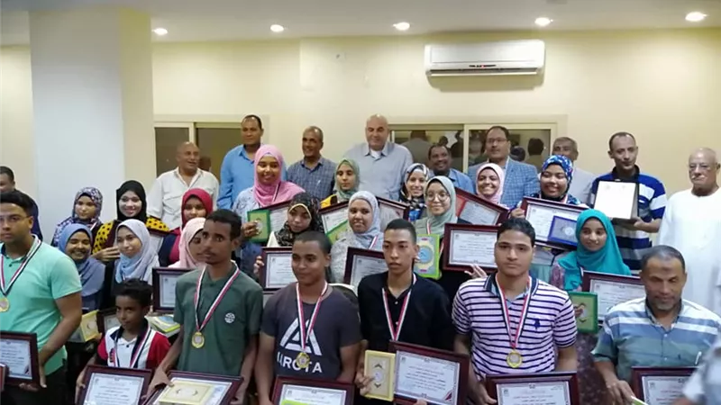 تكريم المتفوقين بالثانوى العام بالطود جنوب الأقصر