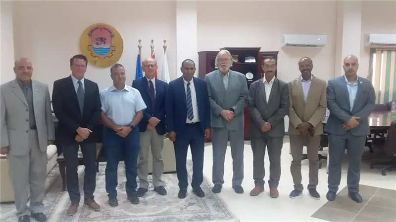 رئيس جامعة أسوان يلتقي مع وفد مشروع مركز التميز للمياه الممول من المعونة الأمريكية