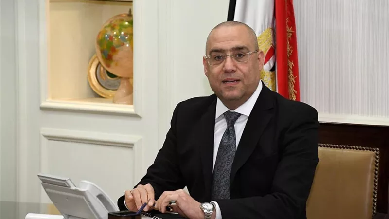 وزير الإسكان يبدأ تفقد مشروعات مدينة الفيوم الجديدة