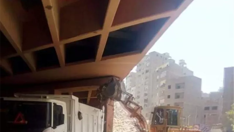 رفع 75 طن مخلفات من الانفاق أسفل الدائرى بالعمرانية للحد من مخاطر الحرائق