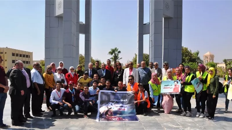 رئيس جامعة حلوان يرفع علم مصر احتفاءً ببدء أول أيام العام الجامعى الجديد بالفيديو والصور