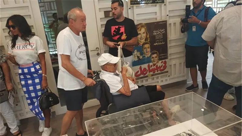 نجيب ساويرس يصطحب والده على 