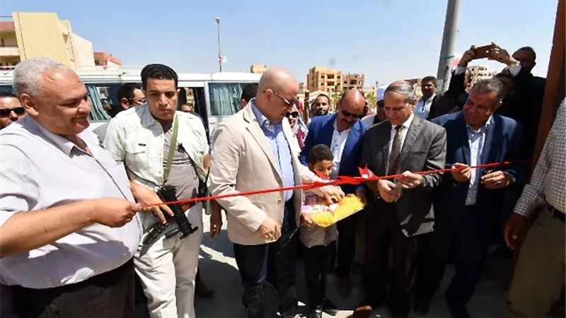 وزير الإسكان يفتتح مدرسة للتعليم الأساسى بمدينة الفيوم الجديدة