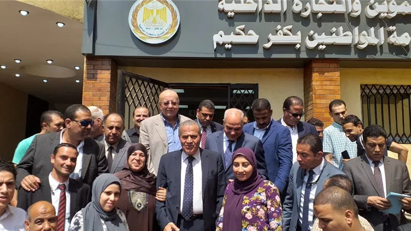وزير التموين يفتتح مكتبا لخدمة المواطنين في كفر حكيم بكرداسة | بالصور