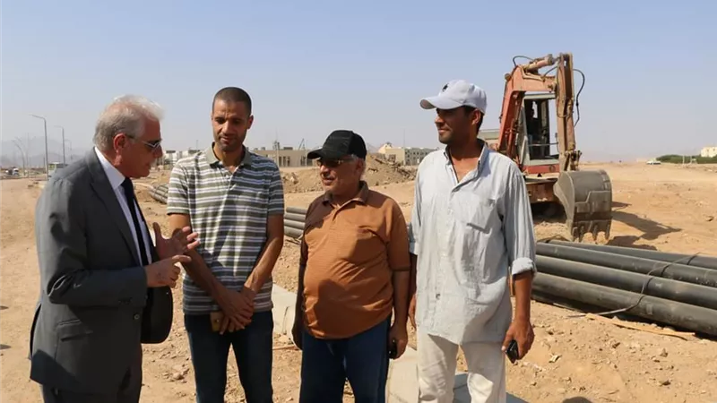فودة يتابع تطوير طريق سكن العاملين بشرم الشيخ