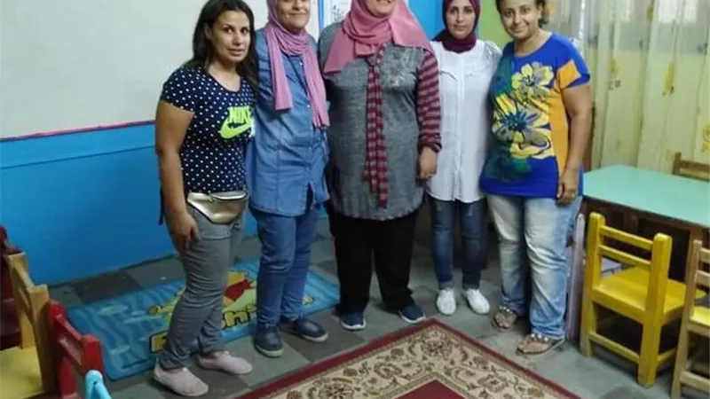 أولياء أمور أحمد عصمت يشاركون أبناءهم في تزيين المدرسة.. صور