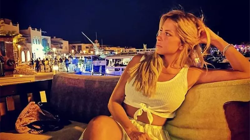 ريم مصطفى تبهر متابعيها بإطلالتها الانثوية الرقيقة