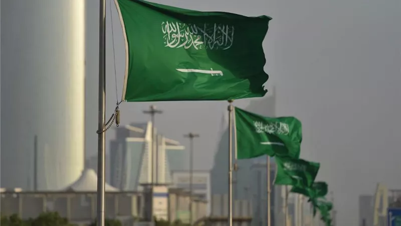 وزارة التعليم السعودي تكتسي باللون الأخضر احتفالاً باليوم الوطني الــ 89 للمملكة