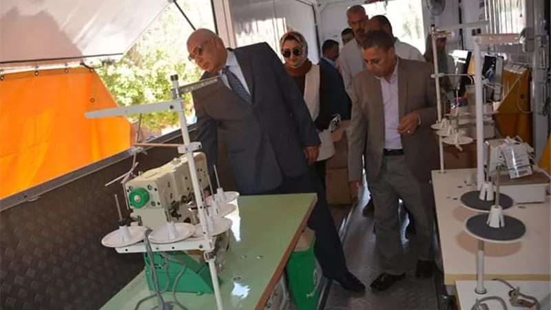 الزملوط يدشن وحدة تدريب علي الحرف بالوادى الجديد