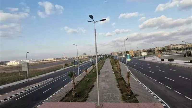 بدء تطوير الشوارع الرئيسية في دمياط الجديدة.. صور