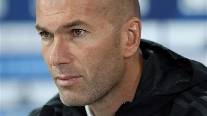 زيدان يعلن قائمة لاعبى ريال مدريد أمام غرناطة