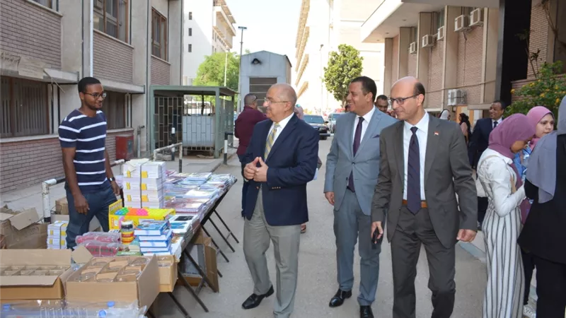 رئيس جامعة أسيوط في جولة تفقدية لمتابعة انتظام الدراسة