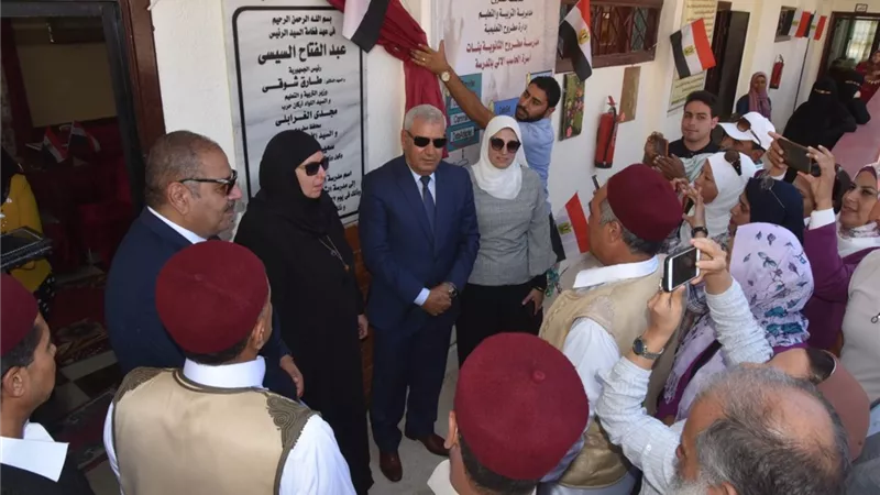 محافظ مطروح يحضر طابور الصباح في أول يوم دراسة