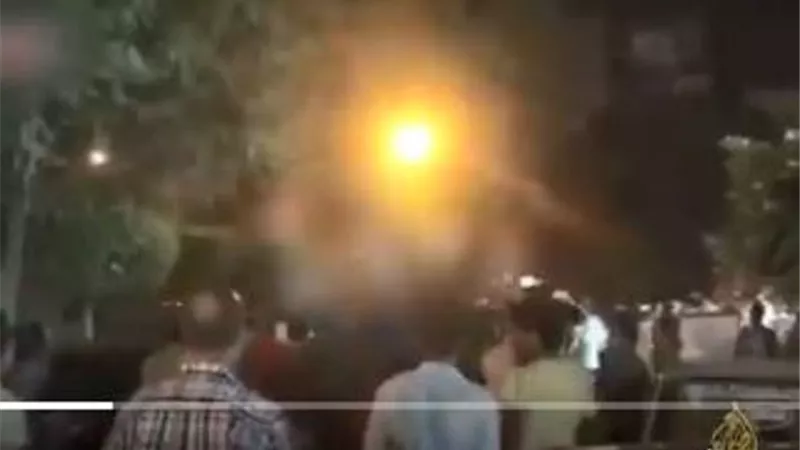 ملوك الفبركة .. الجزيرة تعرض فيديوهات لجمهور محمد رمضان على انها تظاهرات .. والنجم يرد