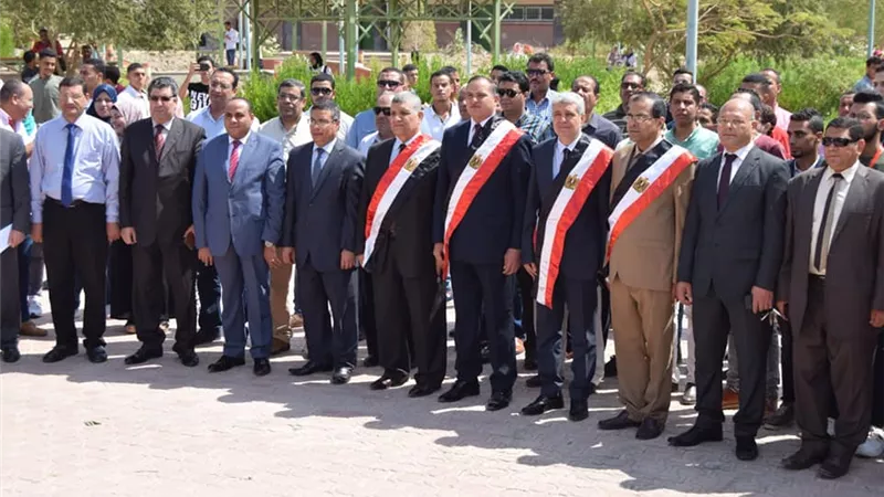 بتحية العلم والنشيد الوطني .. جامعة سوهاج تستقبل طلابها في مطلع العام الدراسي