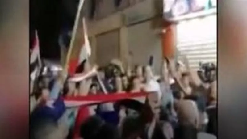 عمرو اديب يعرض فيديو لمظاهرات حاشدة في السويس لدعم الدولة ومؤسساتها