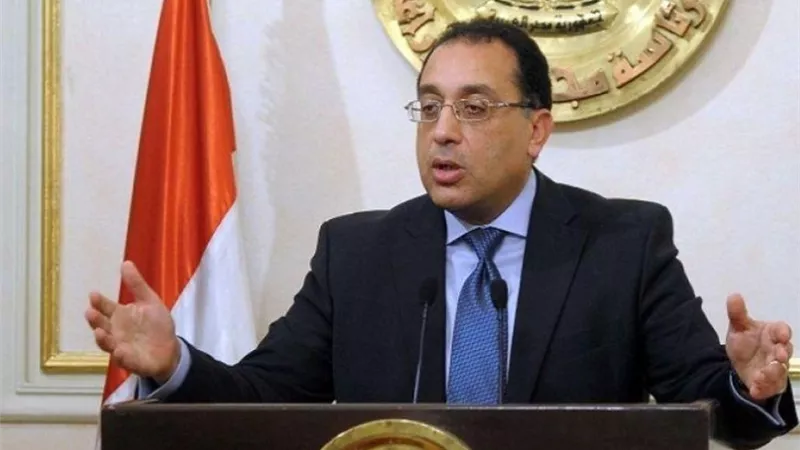 رئيس الوزراء يتابع توافر السلع بالأسواق