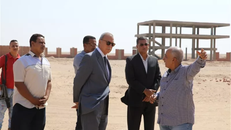 محافظ قنا يشهد مجمعى الصناعات الصغيرة والمرور بنجع حمادى
