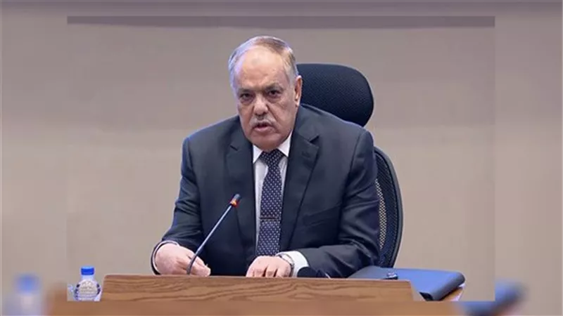 سفير المجر يتفقد تصنيع عربات السكة الحديد بمصنع سيماف