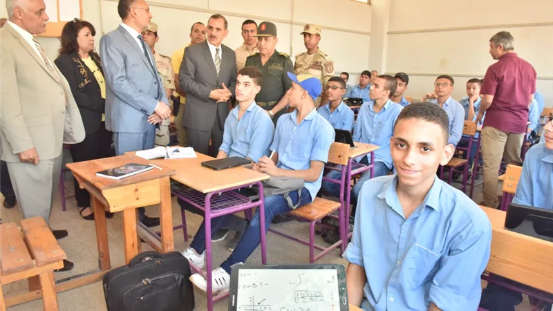 محافظ أسيوط وقائد المنطقة الجنوبية يتفقدان سير العمل بمدرسة ناصر الثانوية العسكرية