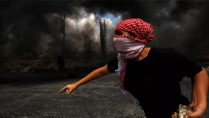 إصابة 10 فلسطينيين خلال مواجهات مع الجيش الإسرائيلي بشمال البيرة