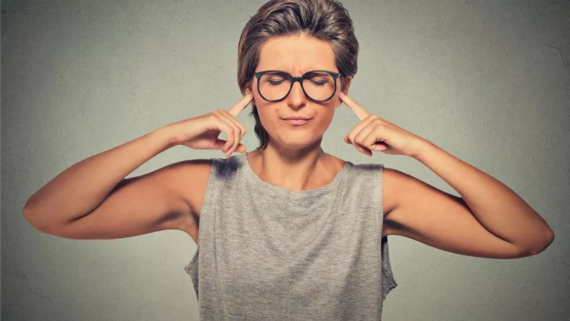 صدق او لا تصدق ....سيدة صينية يمكنها سماع اى صوت الا صوت الرجال فقط