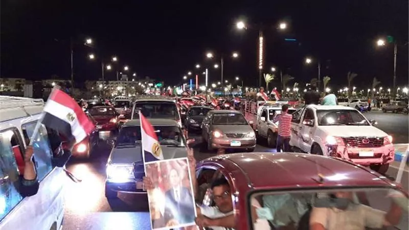 مسيرة حاشدة بشوارع السويس لتأييد الرئيس ورفض دعوات التخريب .. صور وفيديو