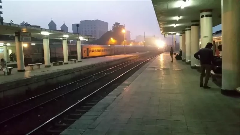 السيطرة على حريق قرب محطة سكك حديد المنيا