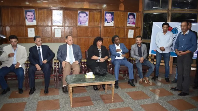 وزيرة الثقافة ومحافظ الفيوم يشهدا العرض المسرحي 