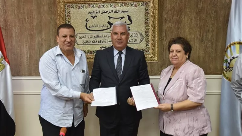 الغرابلى يوقع على 16 عقد تقنين مبانى وتسليمها لاصحابها بمساحة 10 ألاف م2