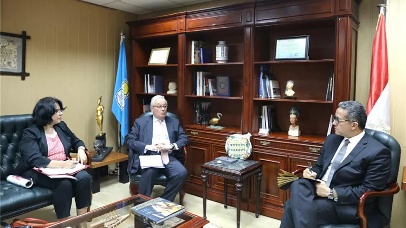 وزير الآثار يبحث التعاون في العمل الأثري مع السفير الإيطالي