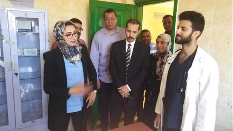 نائب محافظ الوادى الجديد تتفقد المنشآت الصحية بمركز باريس