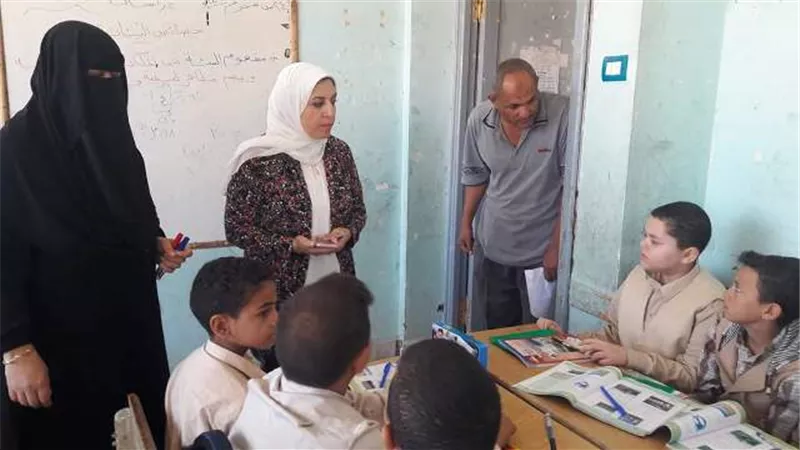 مدير إدارة طامية التعليمية بالفيوم تتفقد المدارس