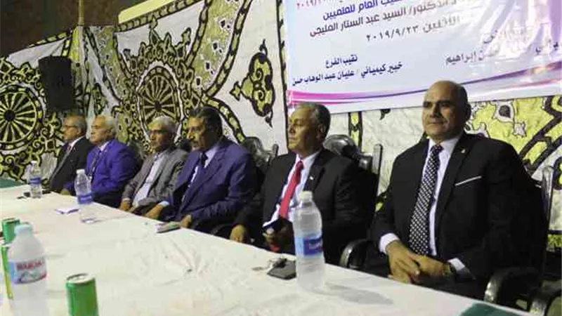 تكريم أبناء العلميين المتفوقين وأوائل كلية العلوم بقنا